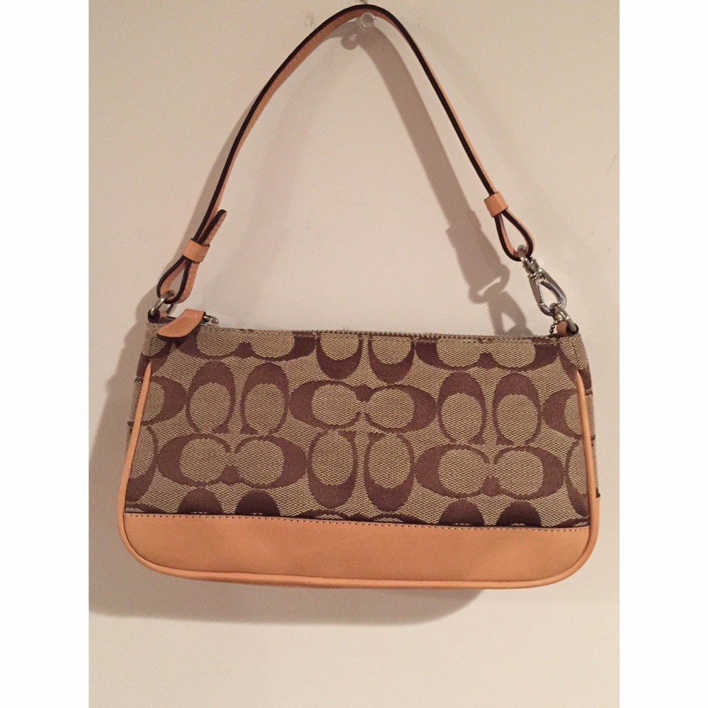 PENDING SALE ✨ Coach Demi pouch shoulder bag